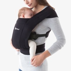 ERGOBABY Nosítko EMBRACE - SOFT KNIT - ČISTÁ ČERNÁ